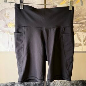 Old Navy Women's Black Bike Shorts power soft Size M. Athleisure . Phone pocket